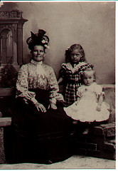 Catharina van der Zanden met eerste twee kleinkinderen